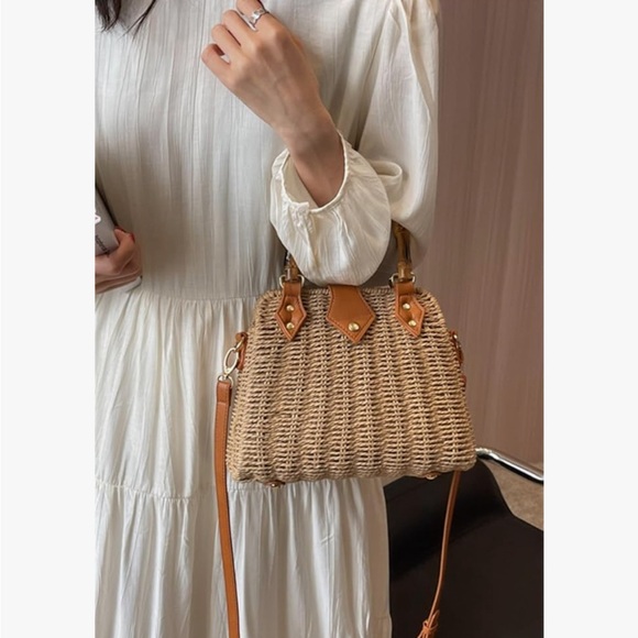 Elegant Tan Woven Handbag - Picture 4 of 8